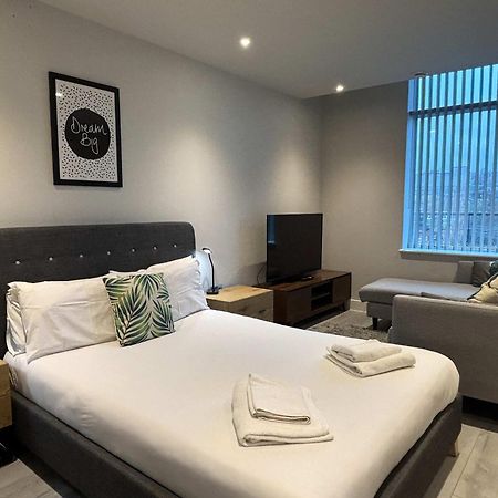 Modern Studio In Bracknell With Free Parking Eksteriør bilde