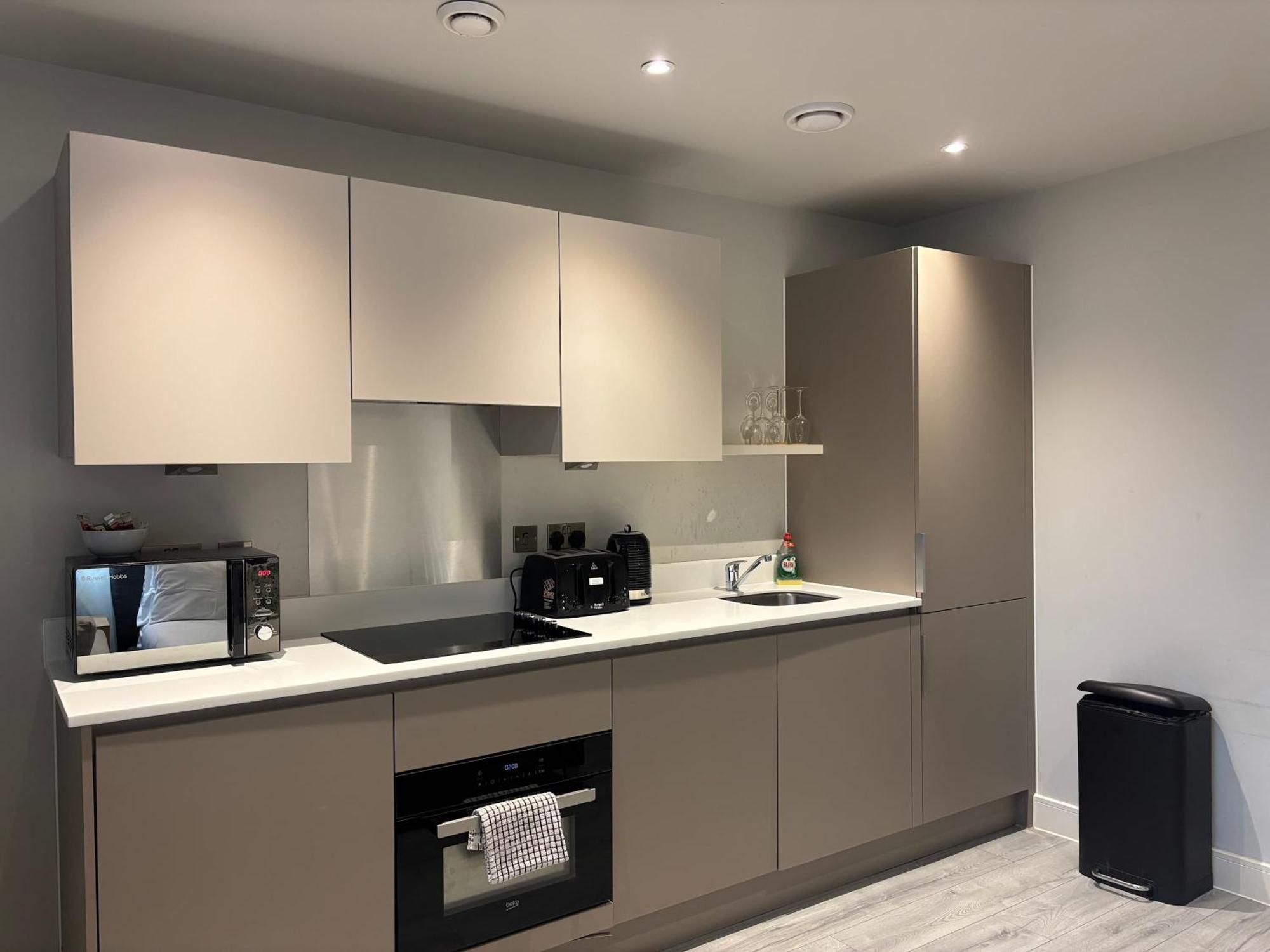 Modern Studio In Bracknell With Free Parking Eksteriør bilde
