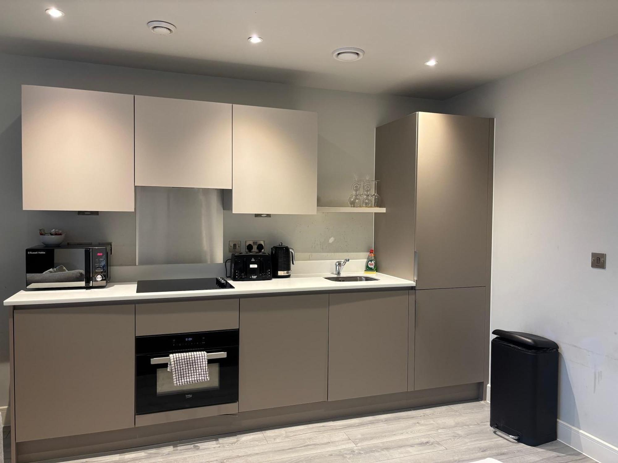 Modern Studio In Bracknell With Free Parking Eksteriør bilde