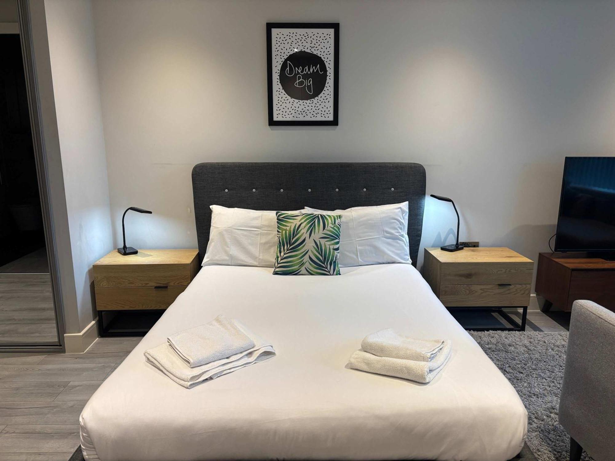 Modern Studio In Bracknell With Free Parking Eksteriør bilde