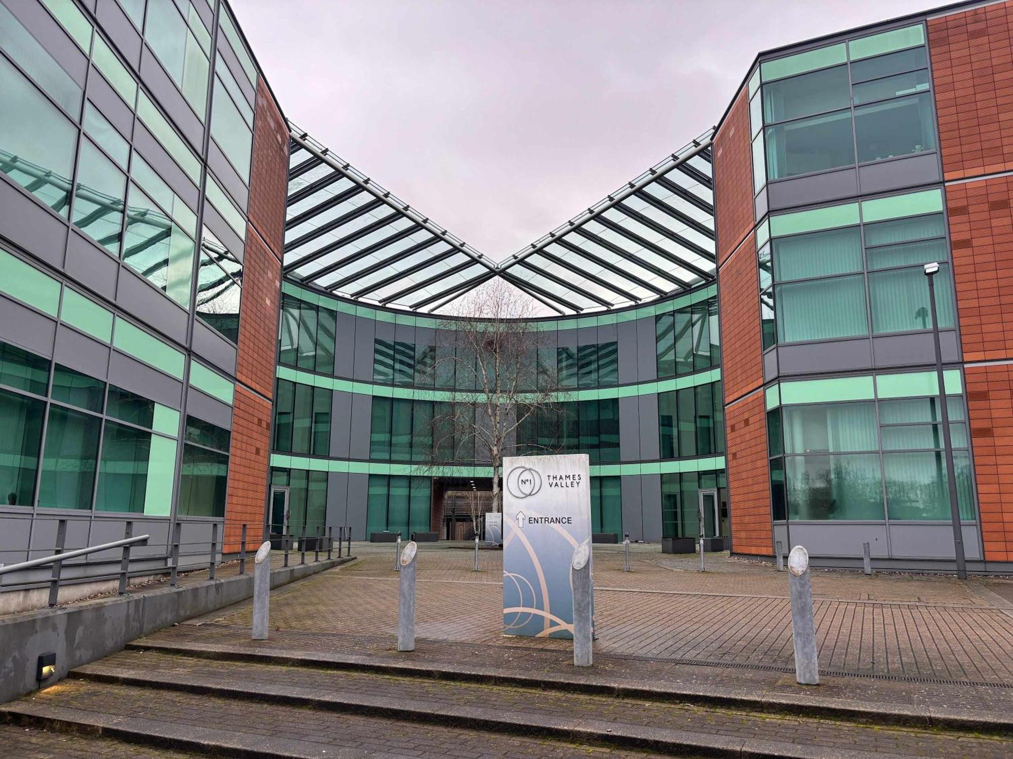 Modern Studio In Bracknell With Free Parking Eksteriør bilde