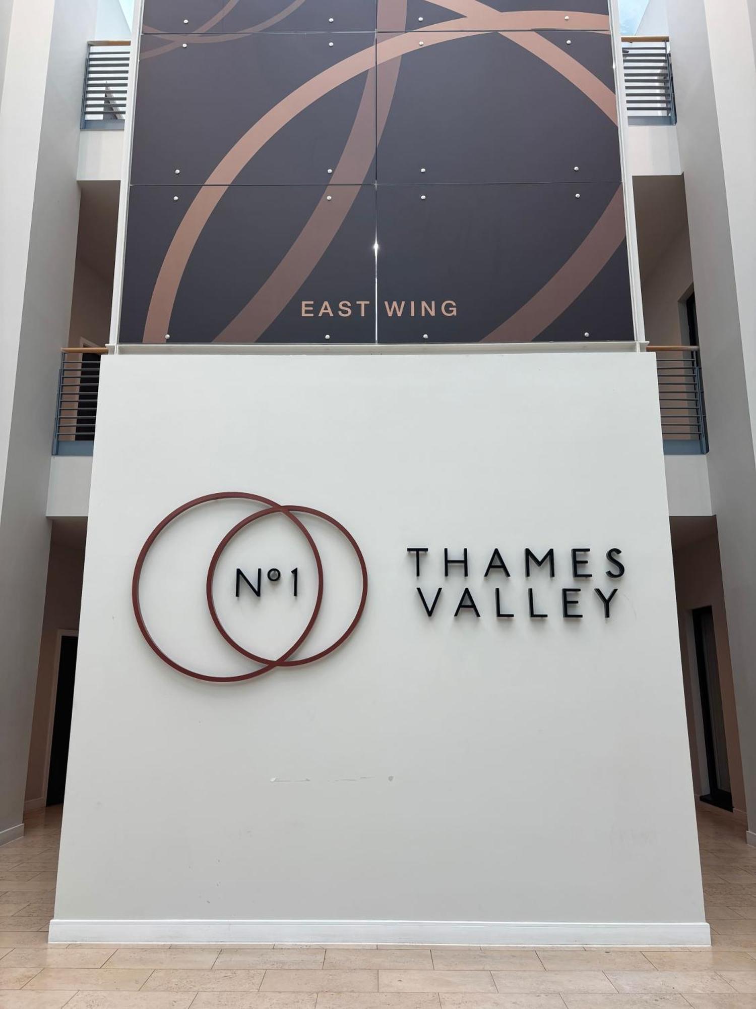 Modern Studio In Bracknell With Free Parking Eksteriør bilde